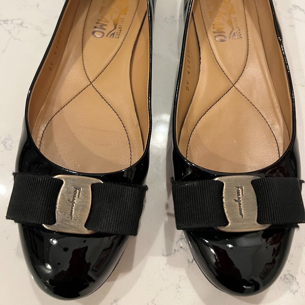 Ferragamo Varina Black patent leather flats
